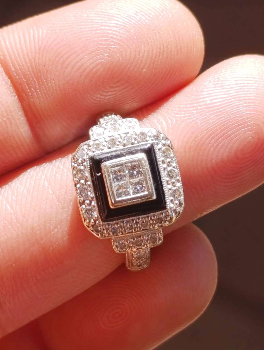 Browns Vintage 18ct Diamond Ring