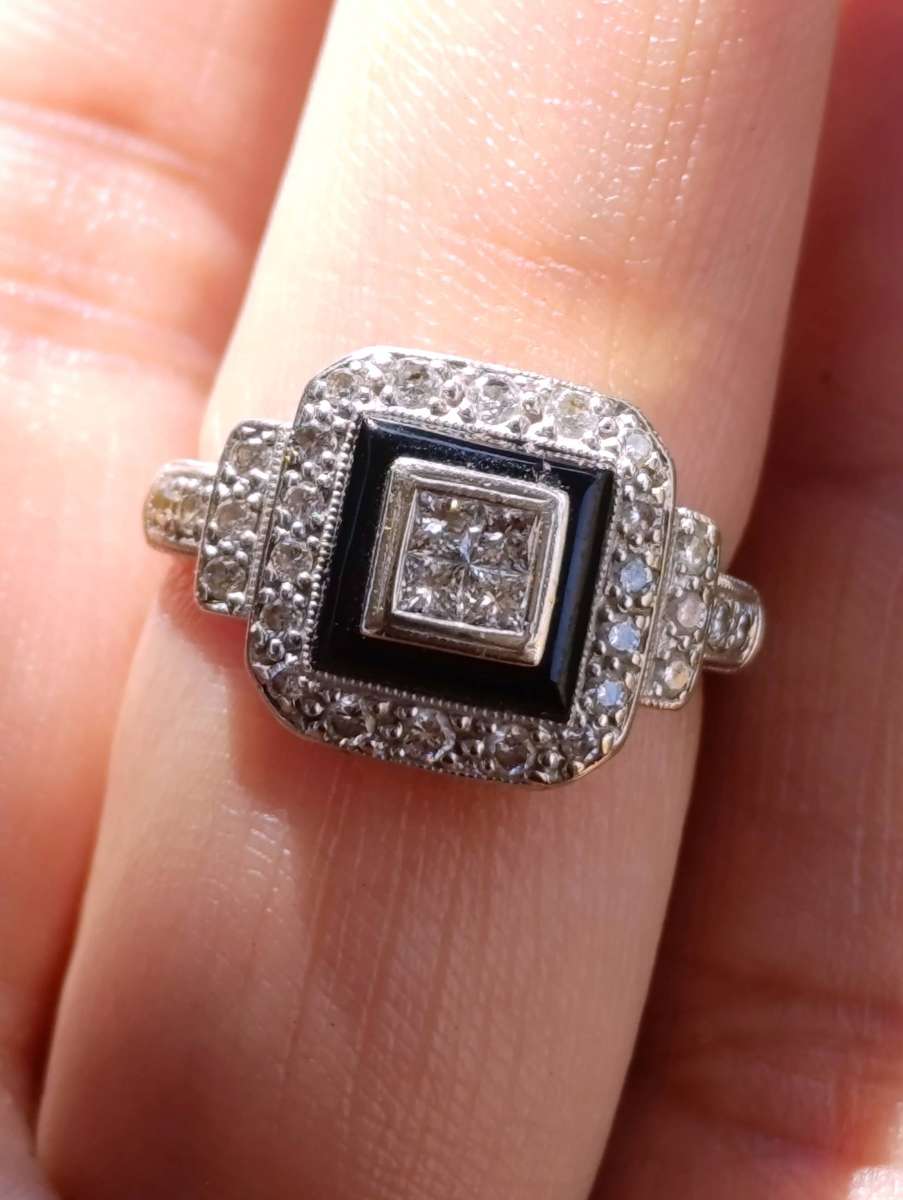 Browns Vintage 18ct Diamond Ring