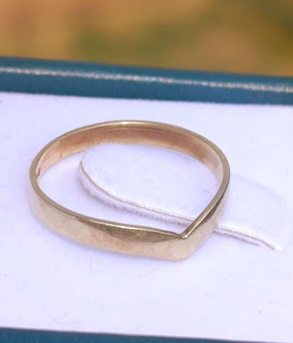 9ct Gold Vintage 3MM Wishbone Ring