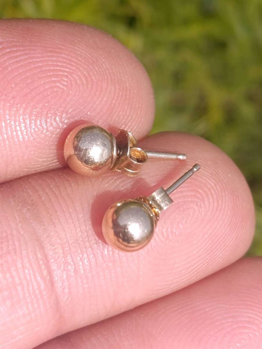 9ct Gold Small Ball Stud Earrings