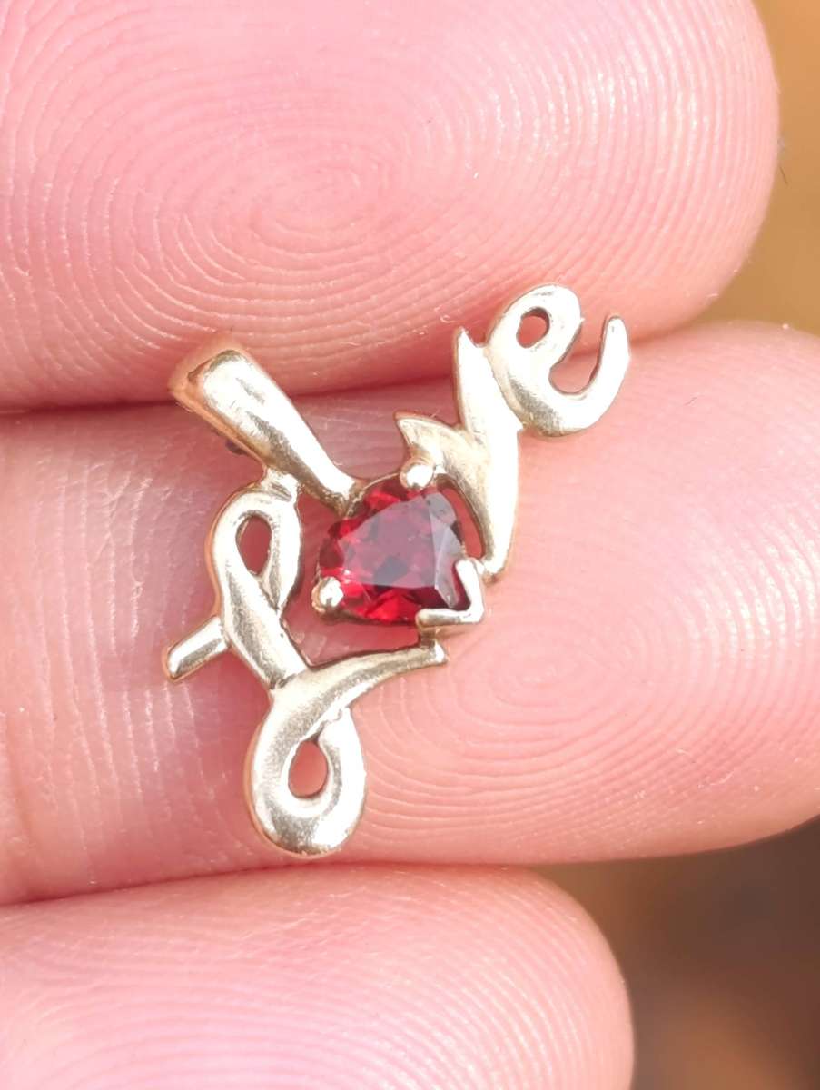 9ct Gold Vintage "Love" Pendant