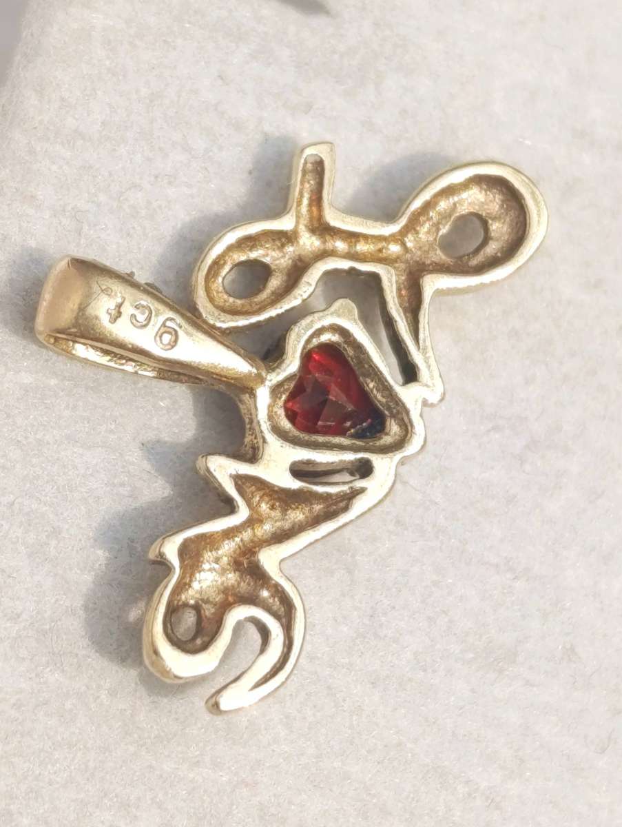9ct Gold Vintage "Love" Pendant
