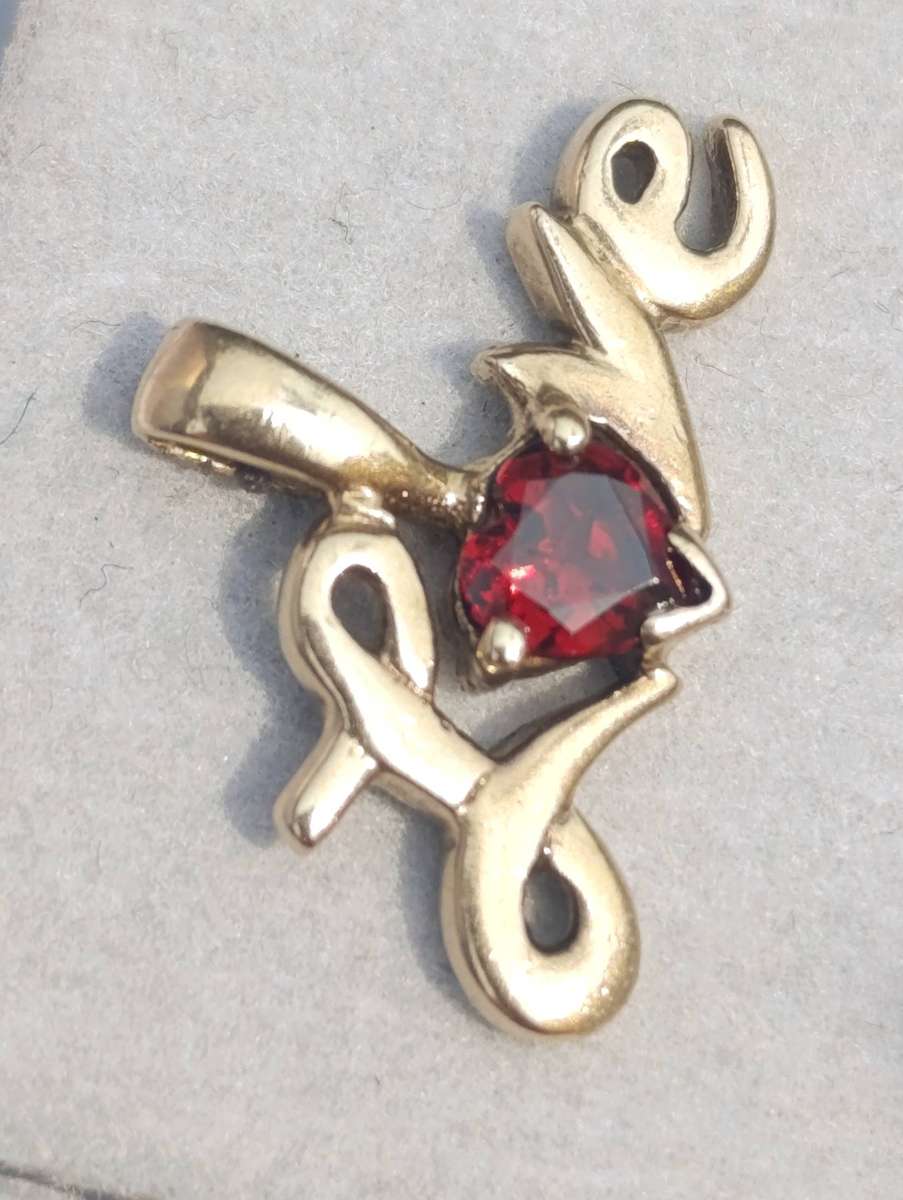 9ct Gold Vintage "Love" Pendant