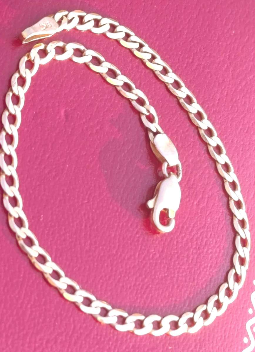 Vintage 9ct Gold 2MM bracelet