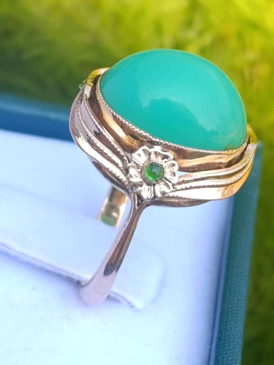 Estate 14ct Gold Green Gemstone Ring
