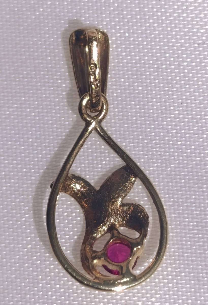 9ct Gold Vintage Ruby Pendant