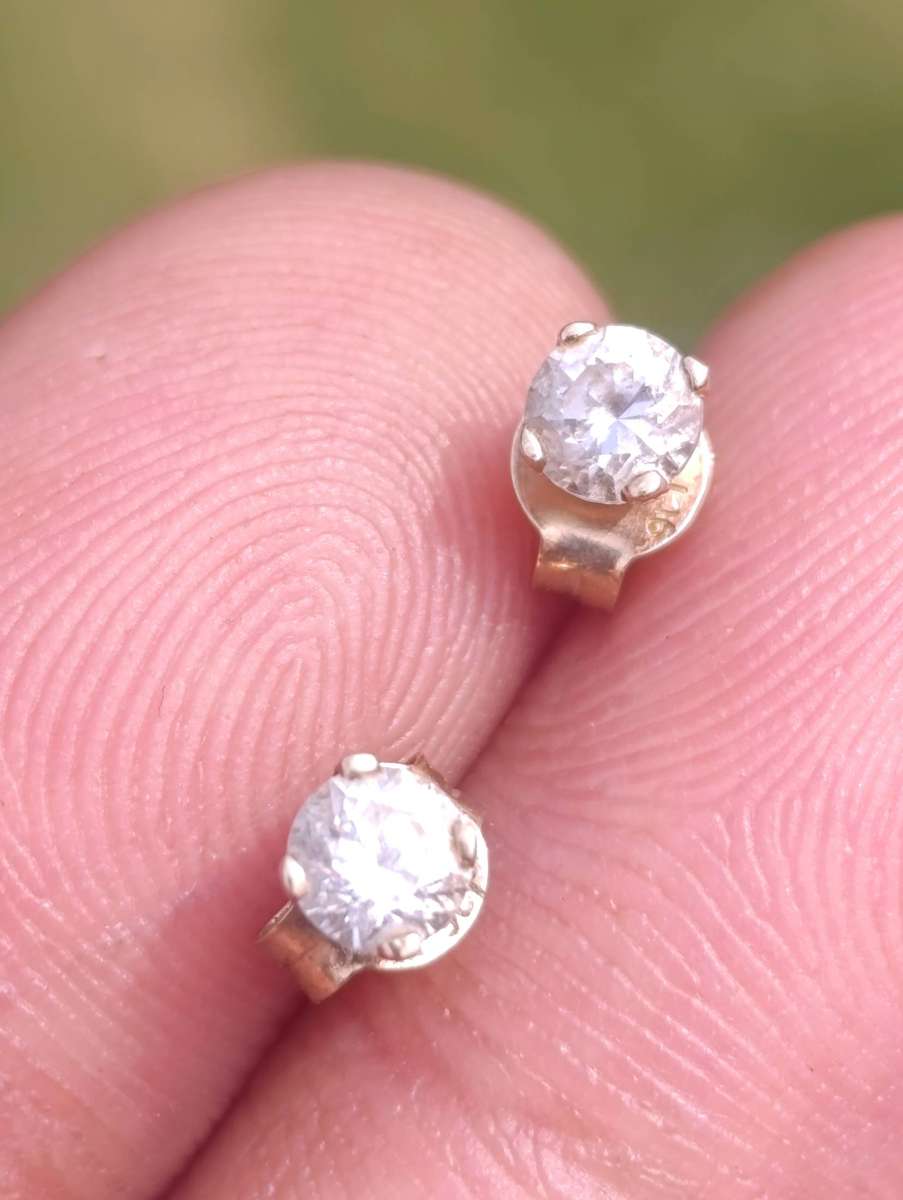 9ct Gold Single Stud Earrings