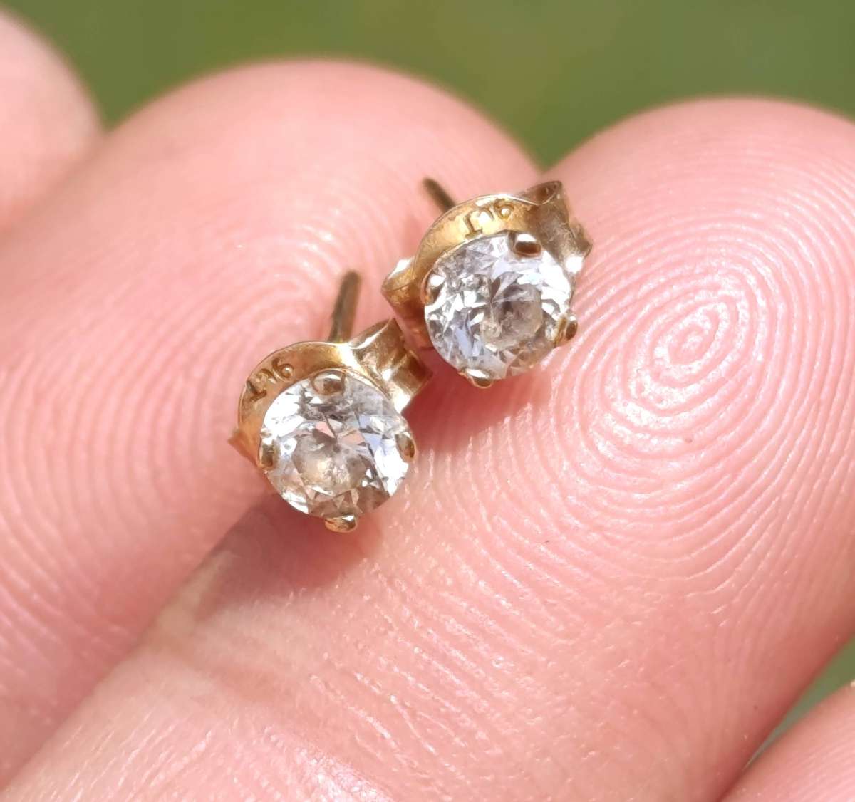 9ct Gold Single Stud Earrings