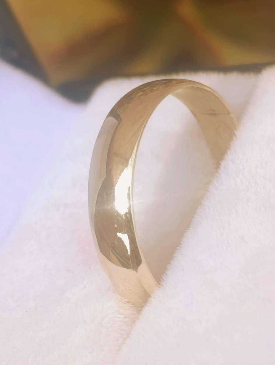 9ct Gold 5MM Vintage Designer Band