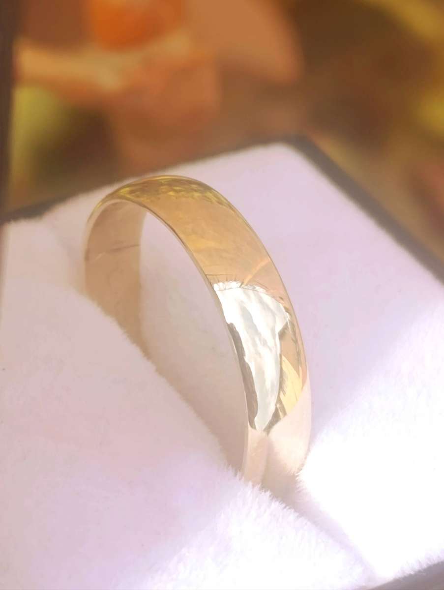 9ct Gold 5MM Vintage Designer Band