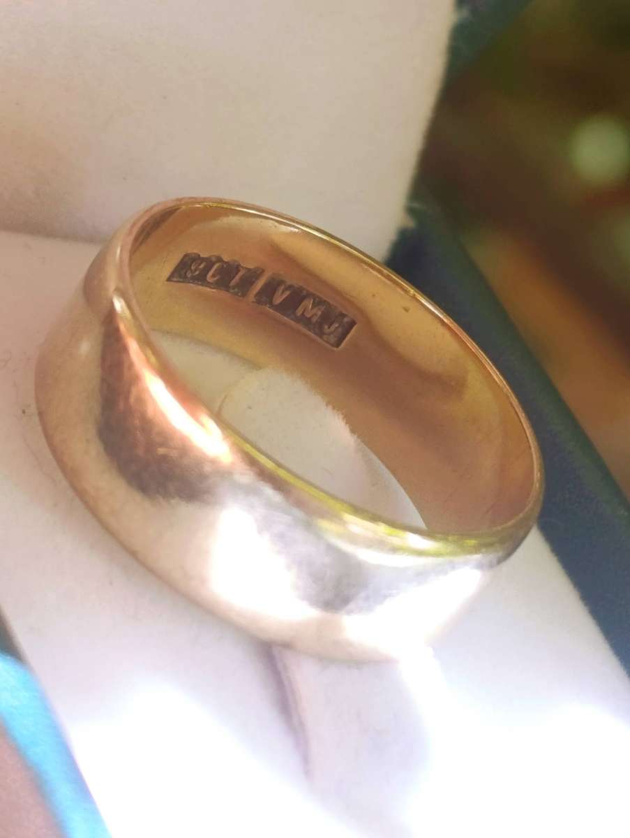 Estate 9ct Gold 7MM Plain Band