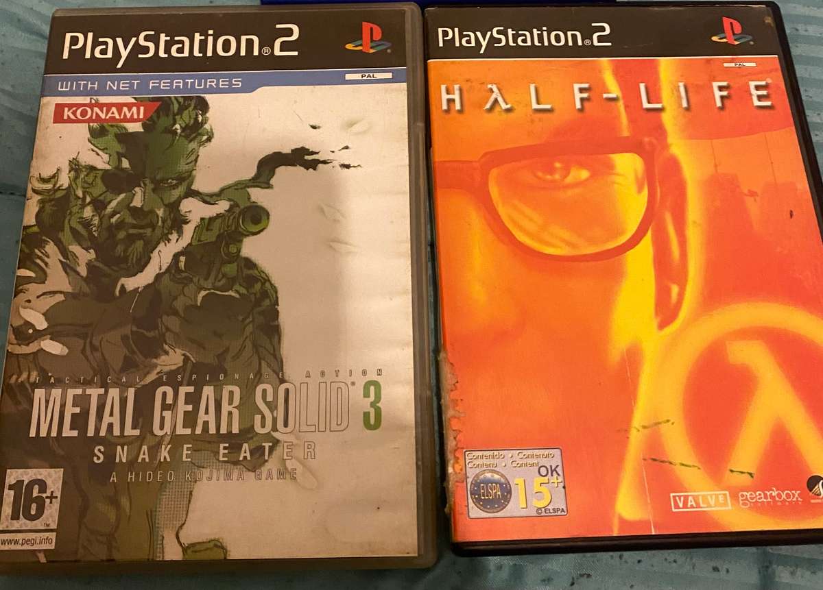 Half life Ps2  and Metal gear solid 3 Snake Eater Ps2 .(Combo)