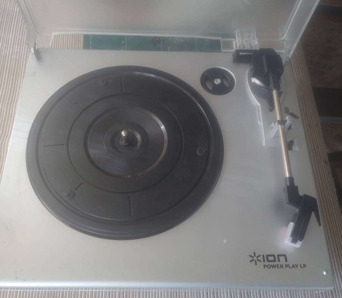 Ion Power Play LP -USB Powered Vinyl - Archiving Turntable