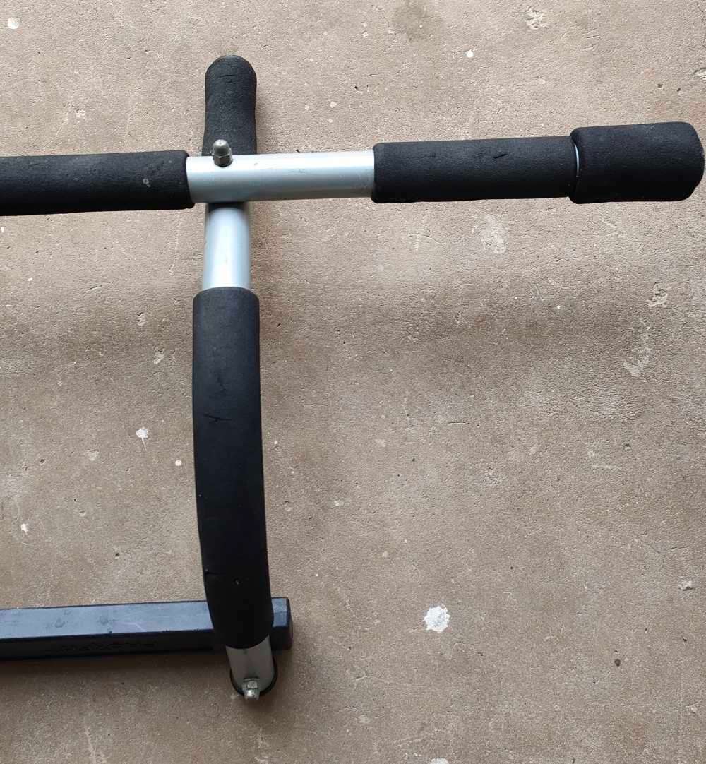 Pull Up Bar