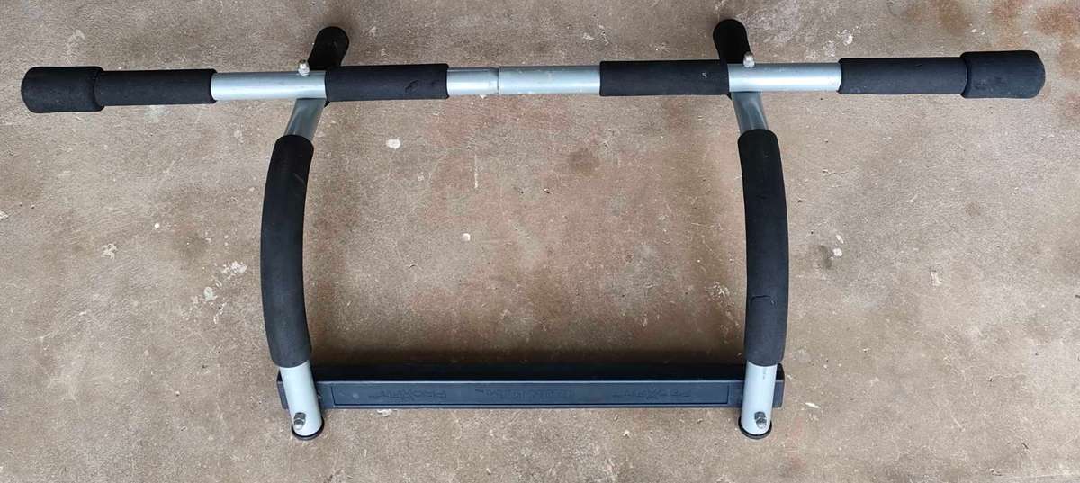 Pull Up Bar