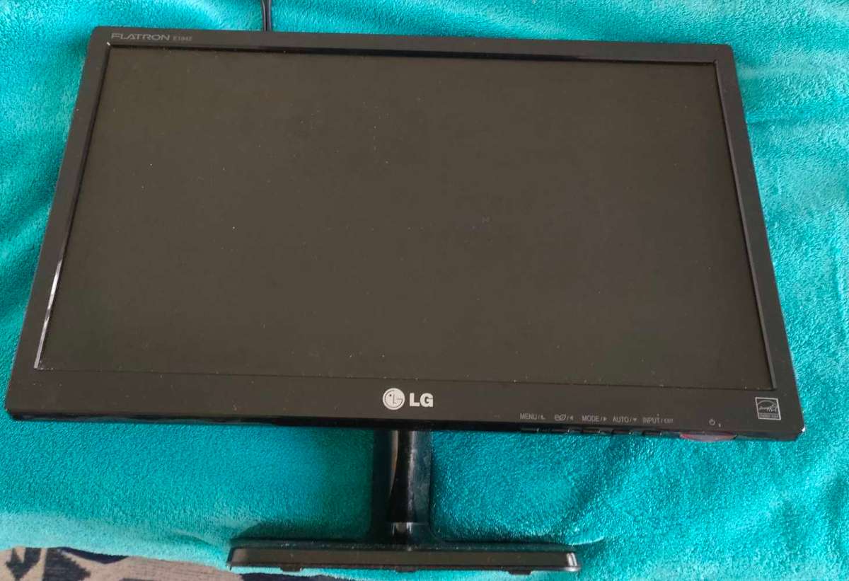 LG Monitor 18 inch
