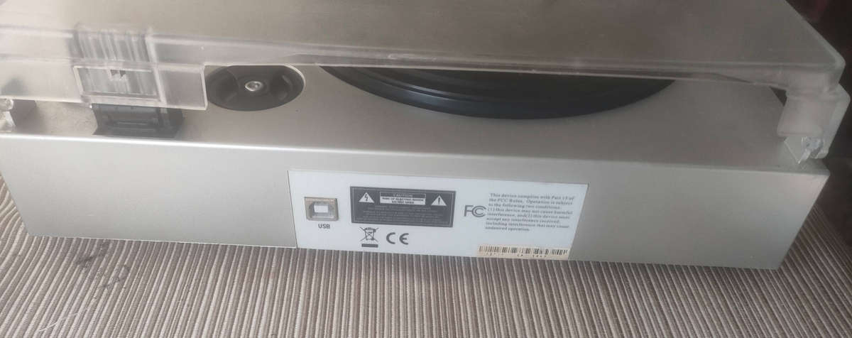 Ion Power Play LP -USB Powered Vinyl - Archiving Turntable