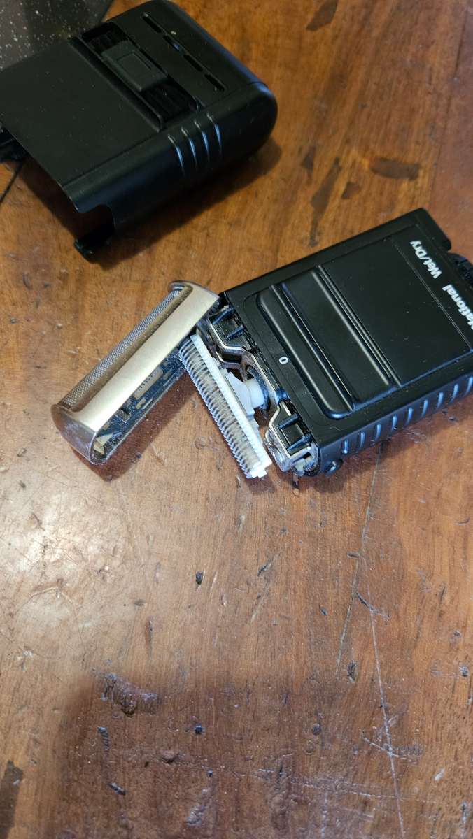 National Battery-Operated Men's Shaver