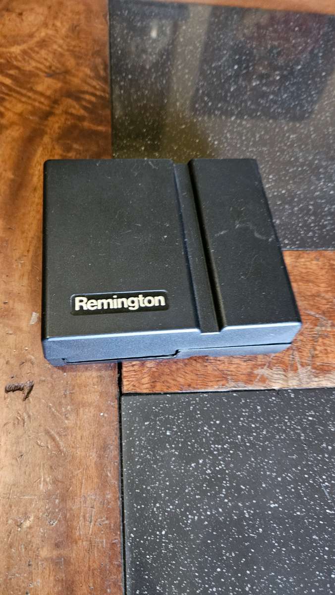 Remington De Lux Men's Rechargeable  Shaver