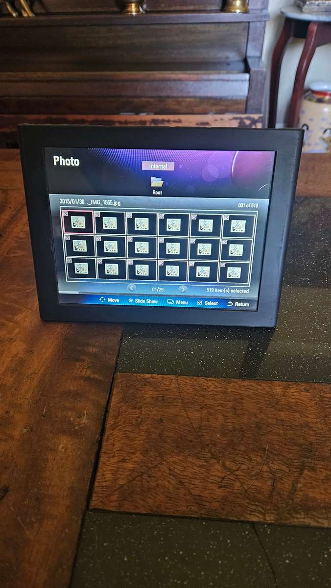 LG Digital Photo Display Unit. Model F8012N