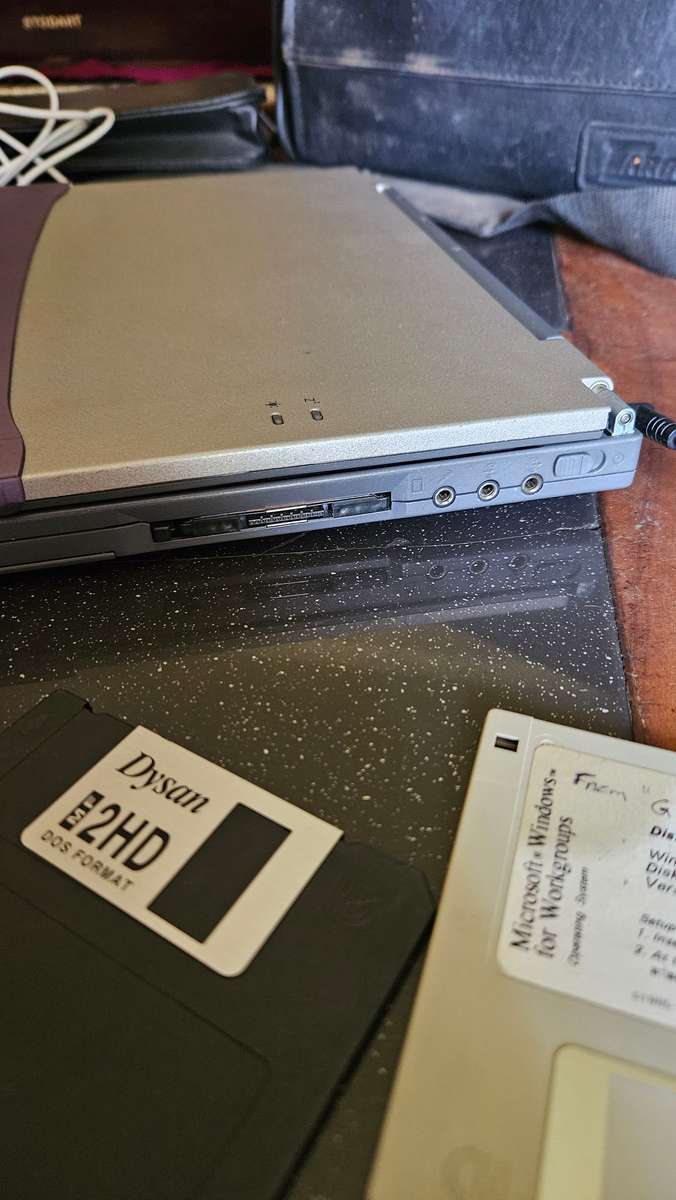 Acer Travel-Mate Model 340