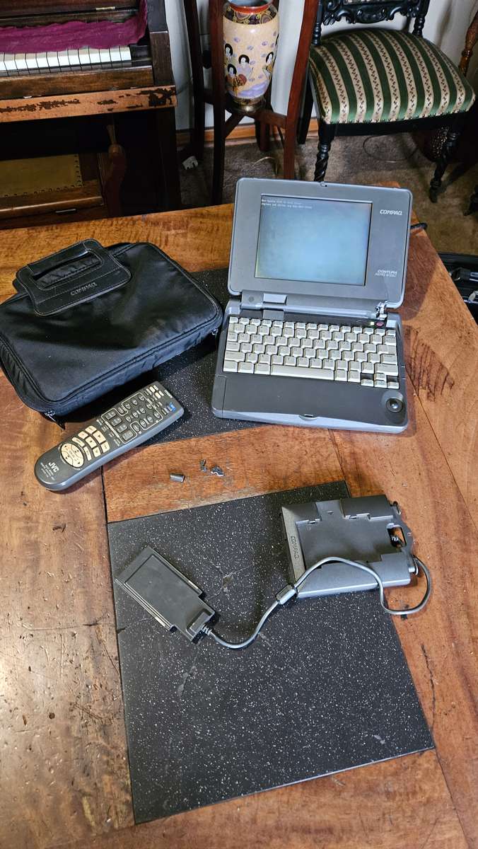 Compaq Contura 4/33C Series 2830A