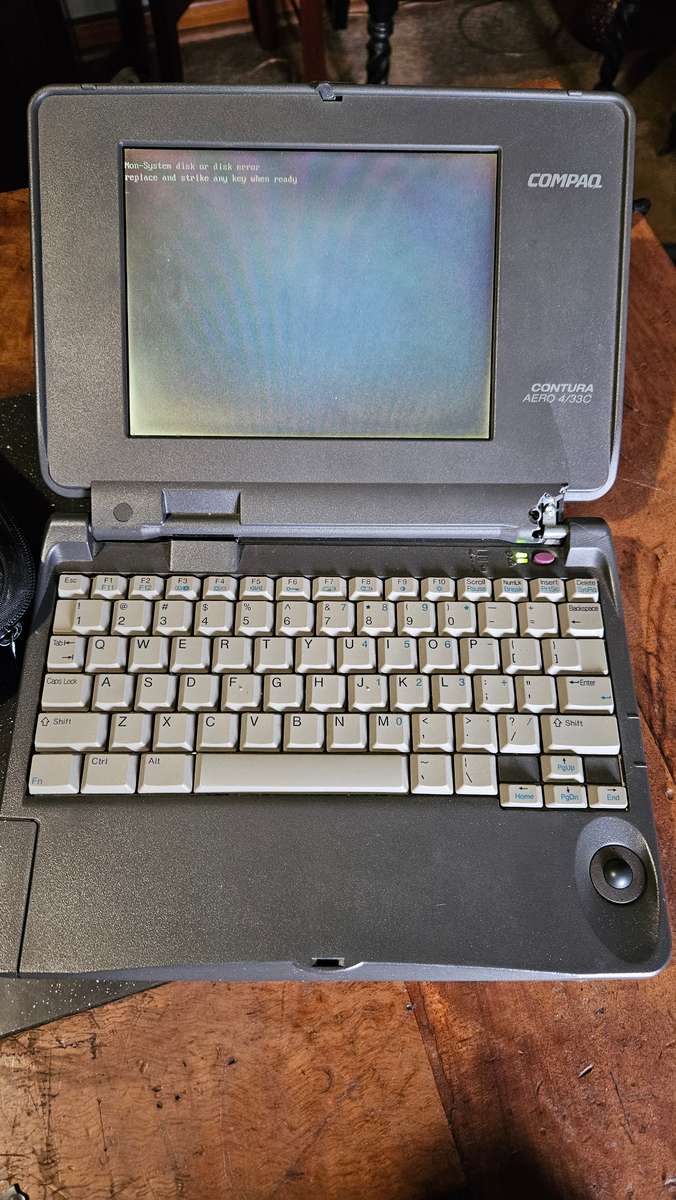 Compaq Contura 4/33C Series 2830A