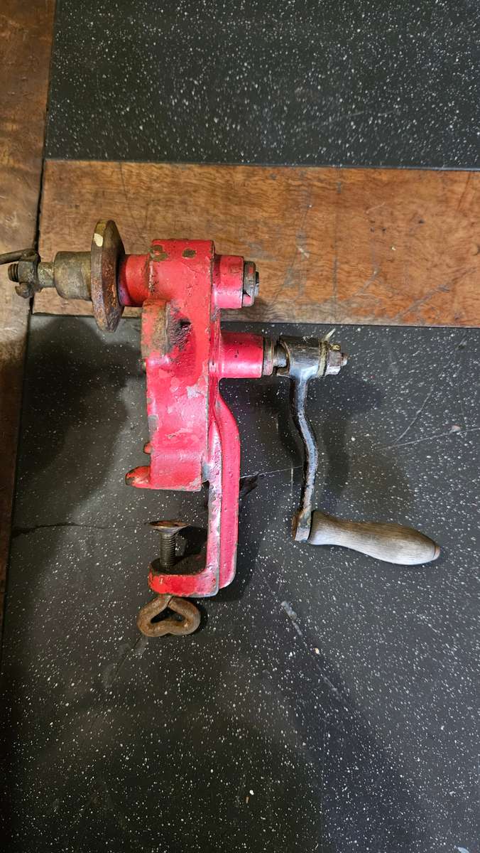 Manual Bench Grinder/ Wire Twister