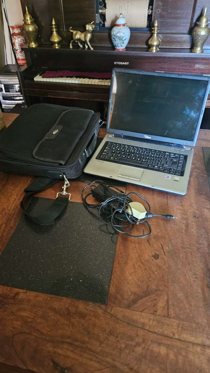 Fujitsu Siemens AMILO Laptop Model M1450 G