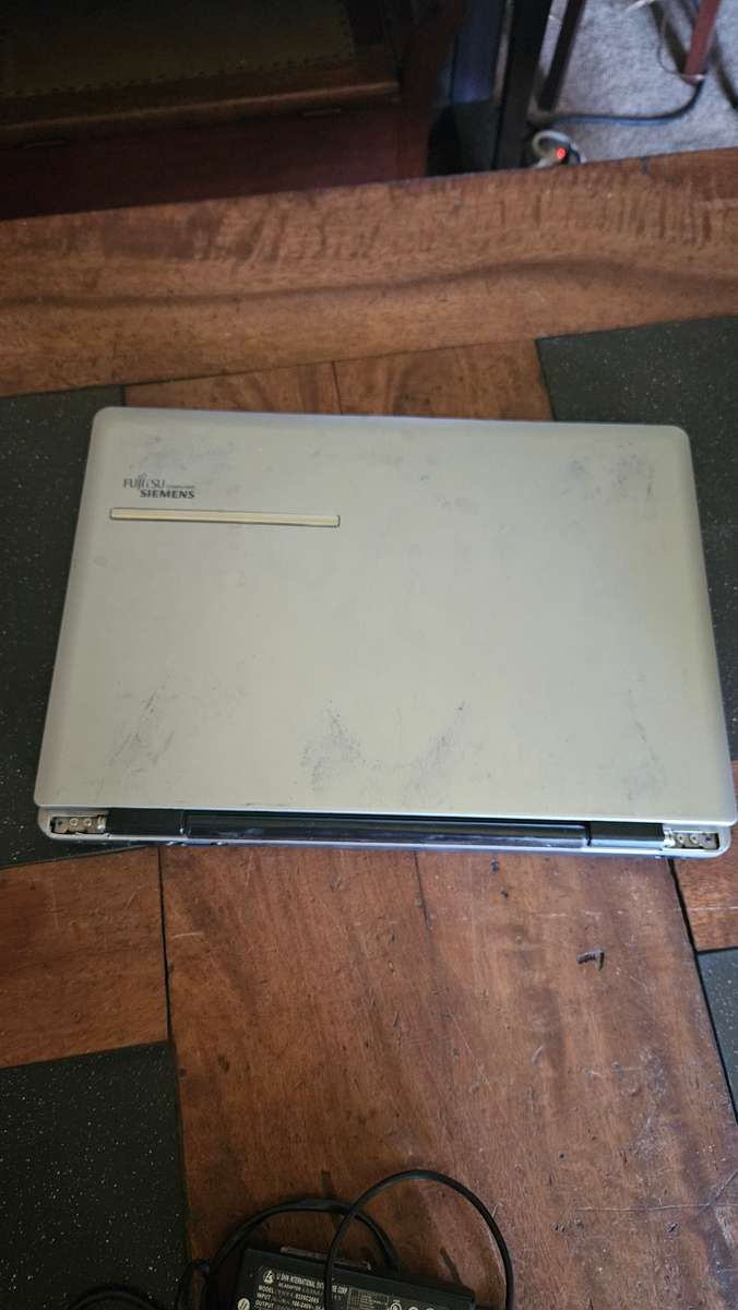 Fujitsu Siemens AMILO Laptop Model M1450 G