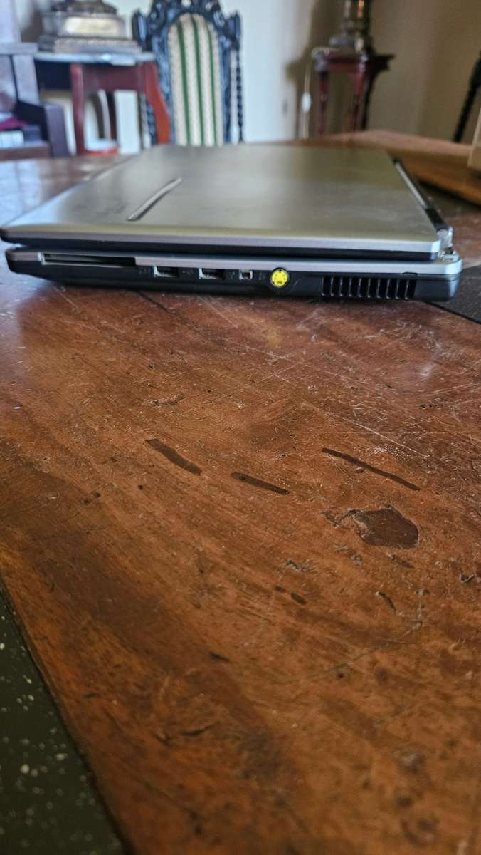 Fujitsu Siemens AMILO Laptop Model M1450 G