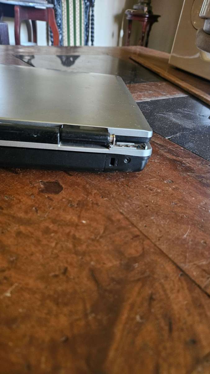 Fujitsu Siemens AMILO Laptop Model M1450 G