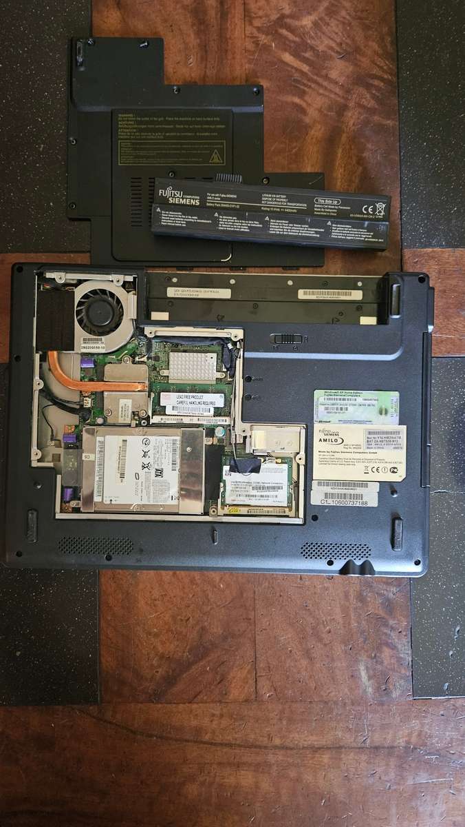Fujitsu Siemens AMILO Laptop Model M1450 G