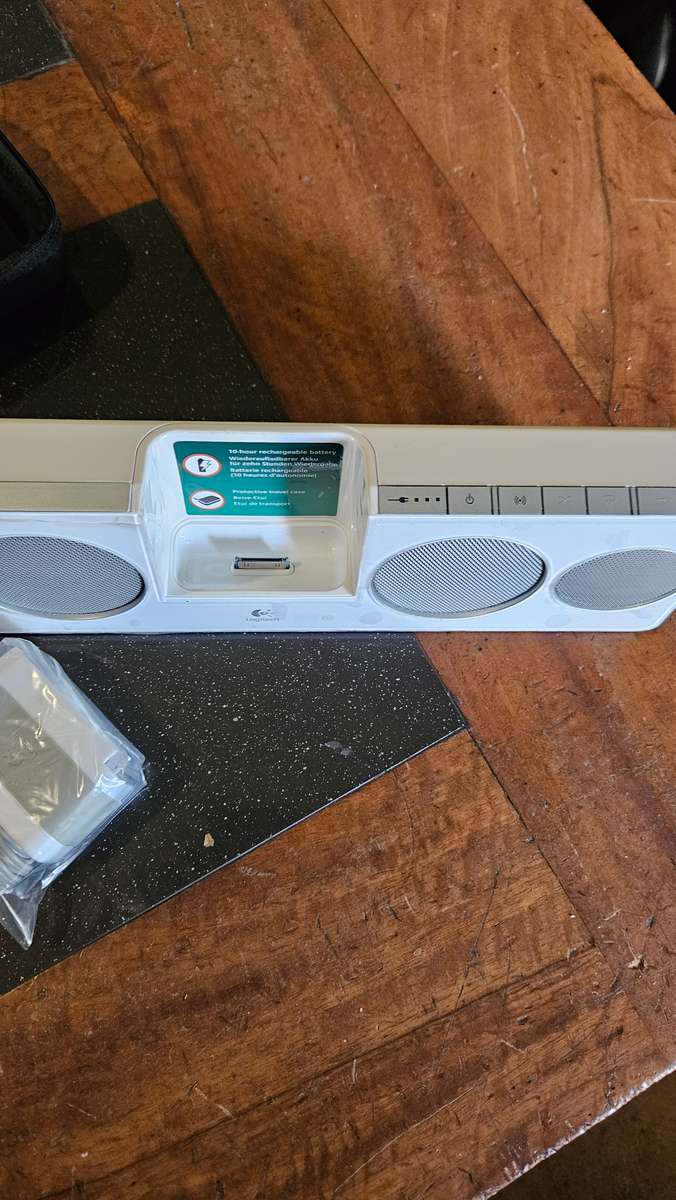 Logitech PID: A737 iPod& iPhone Docking Station