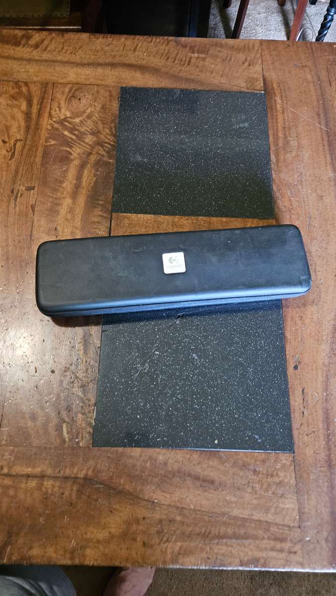 Logitech PID: A737 iPod& iPhone Docking Station