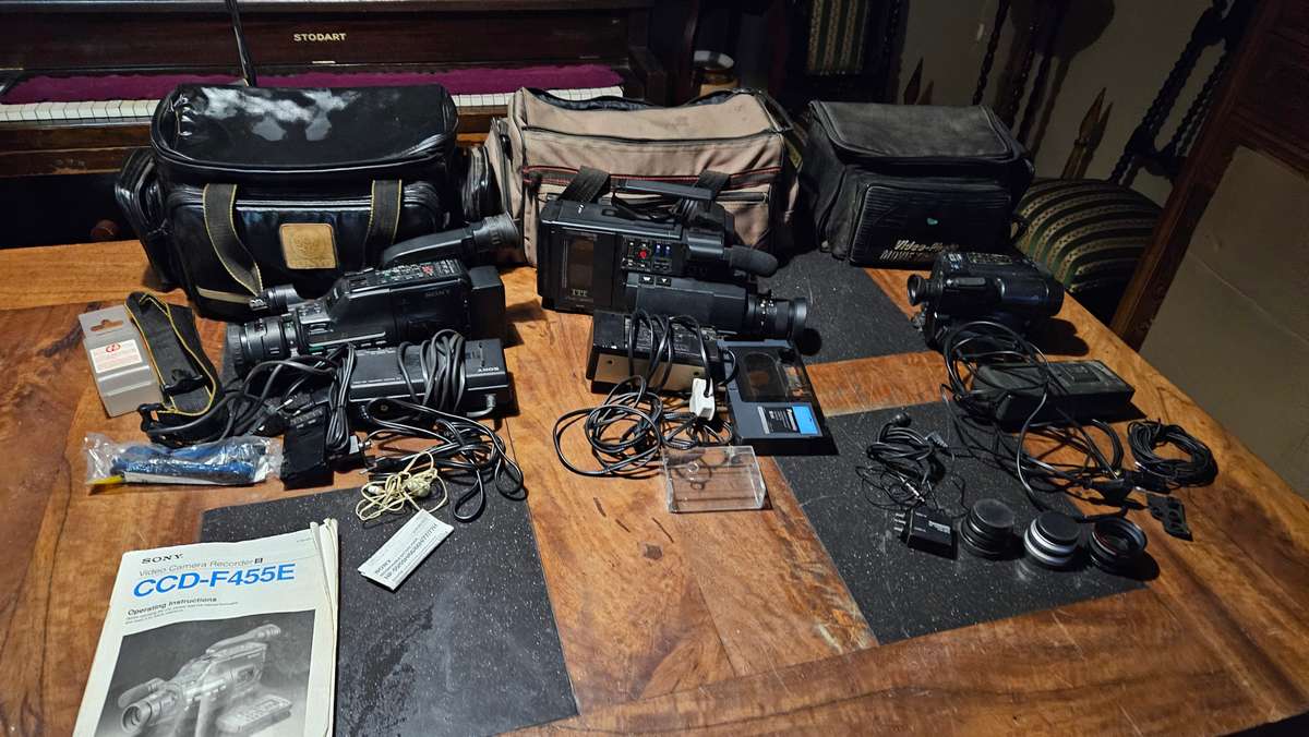 Working & Non-Working Video Recorders Lot plus Accessories