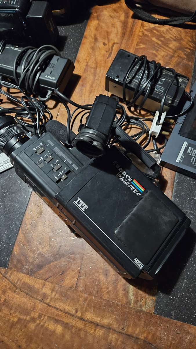 Working & Non-Working Video Recorders Lot plus Accessories