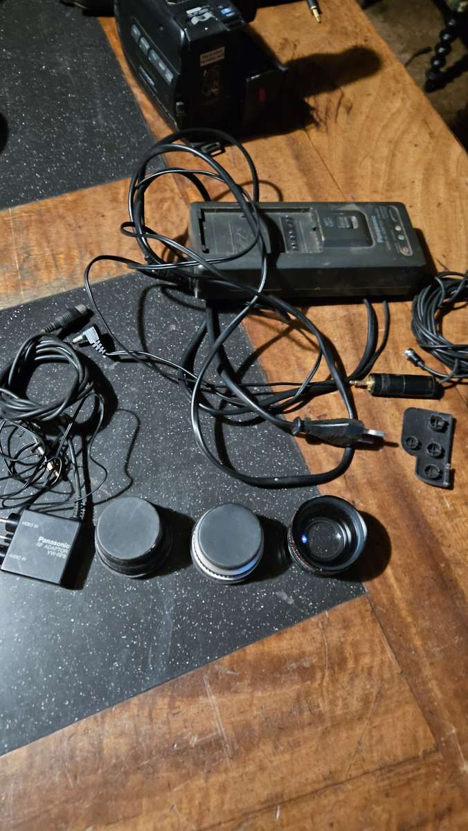 Working & Non-Working Video Recorders Lot plus Accessories