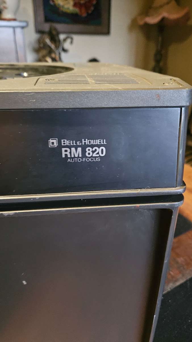 Bell & Howell RM820 Auto-Focus Projector