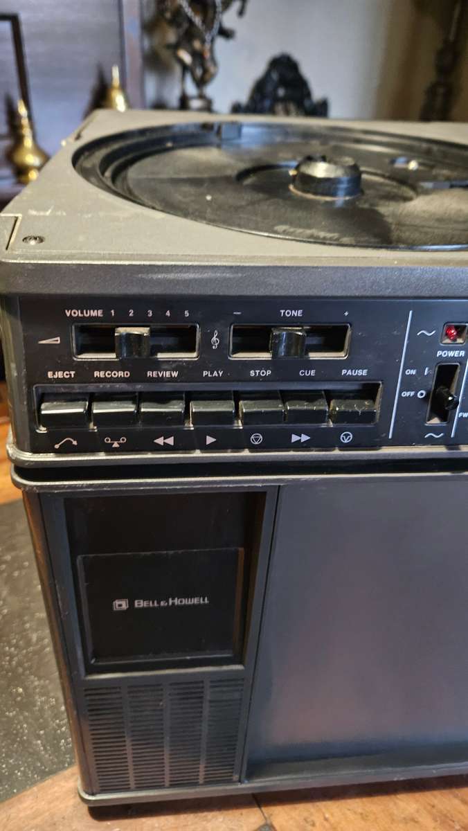 Bell & Howell RM820 Auto-Focus Projector