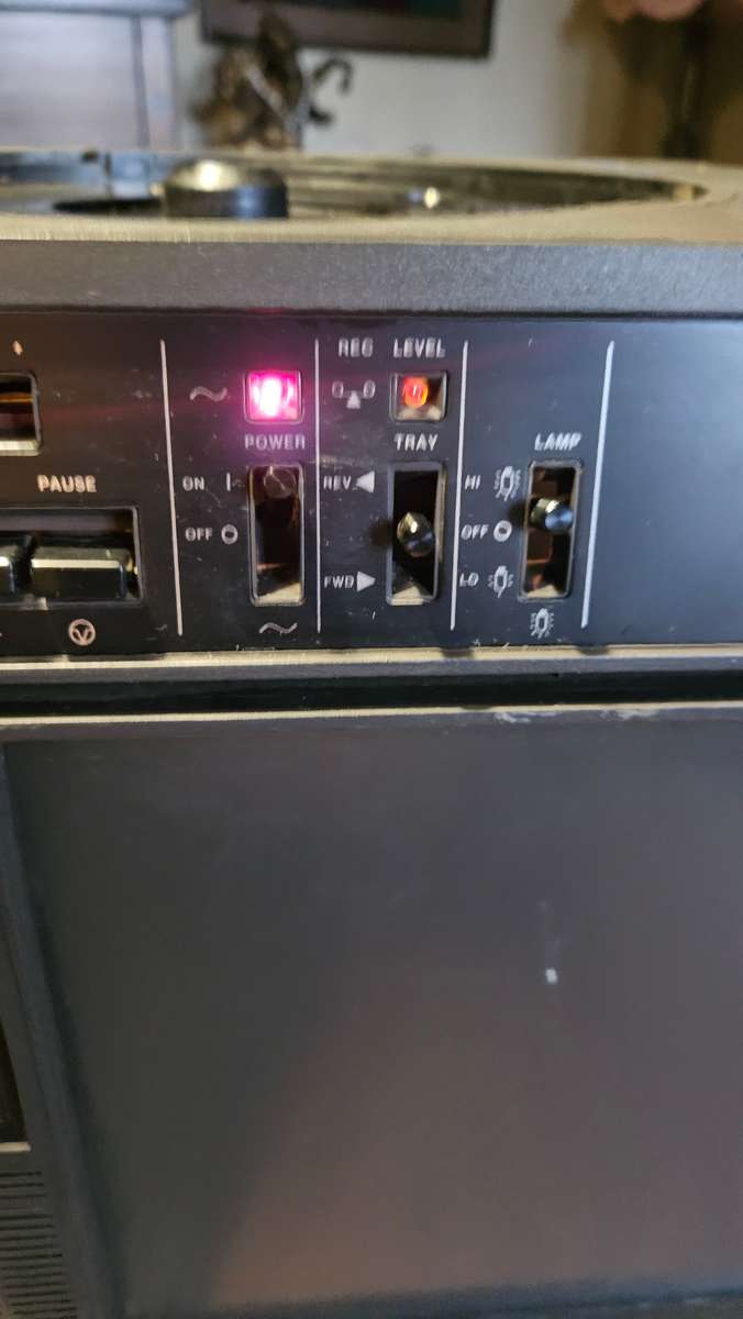 Bell & Howell RM820 Auto-Focus Projector