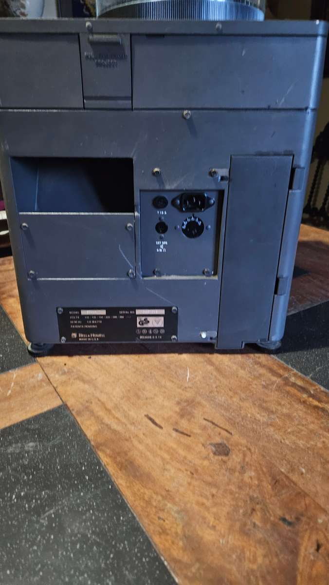 Bell & Howell RM820 Auto-Focus Projector