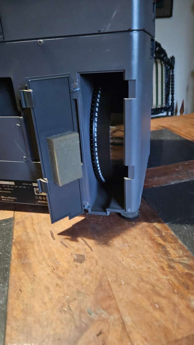 Bell & Howell RM820 Auto-Focus Projector