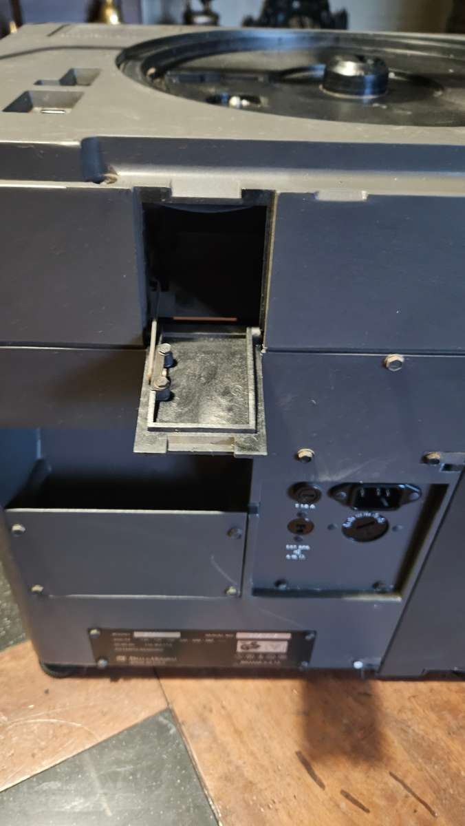 Bell & Howell RM820 Auto-Focus Projector