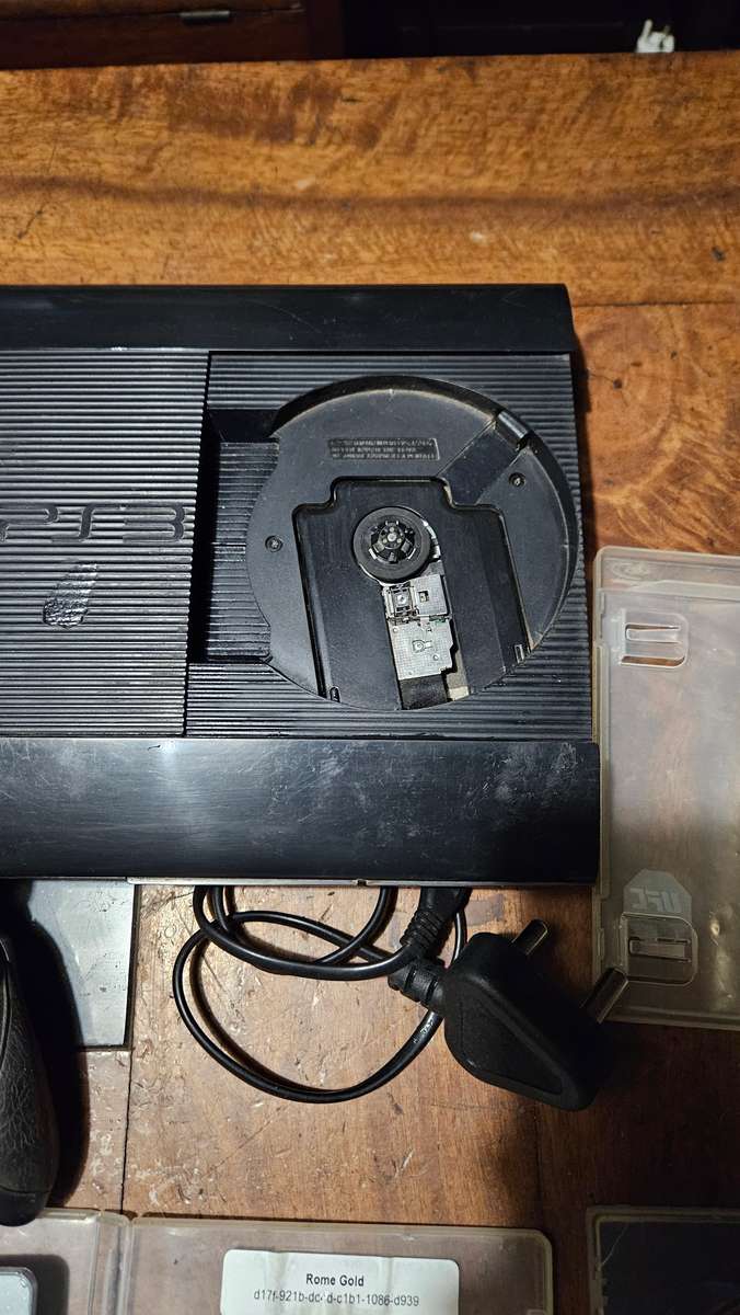 Sony PS3 Console Plus Games & Controller