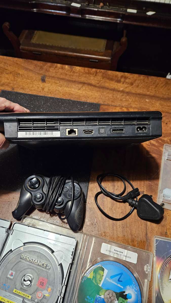 Sony PS3 Console Plus Games & Controller