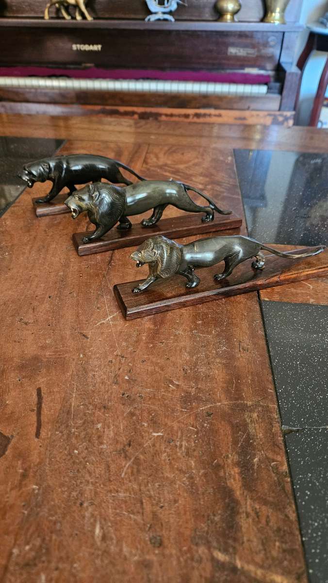 Beautiful Soap Stone Carvings On Wood