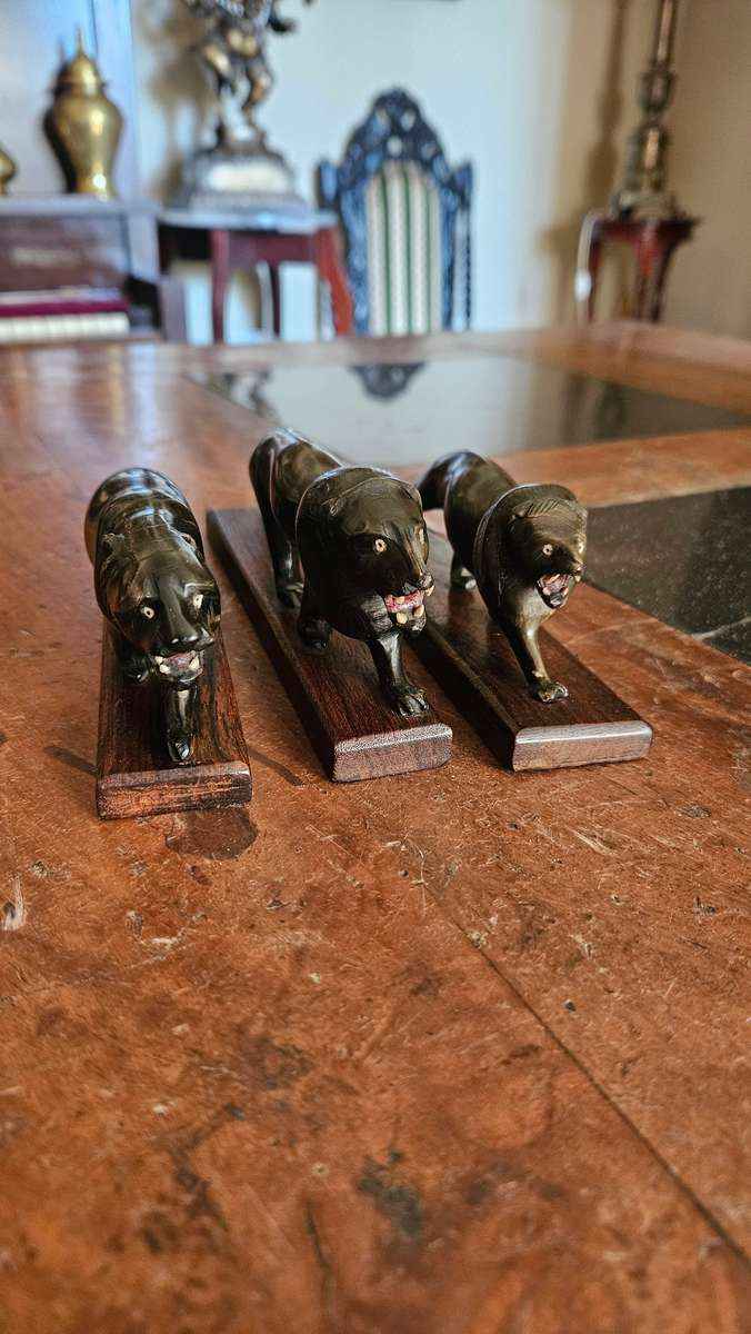 Beautiful Soap Stone Carvings On Wood