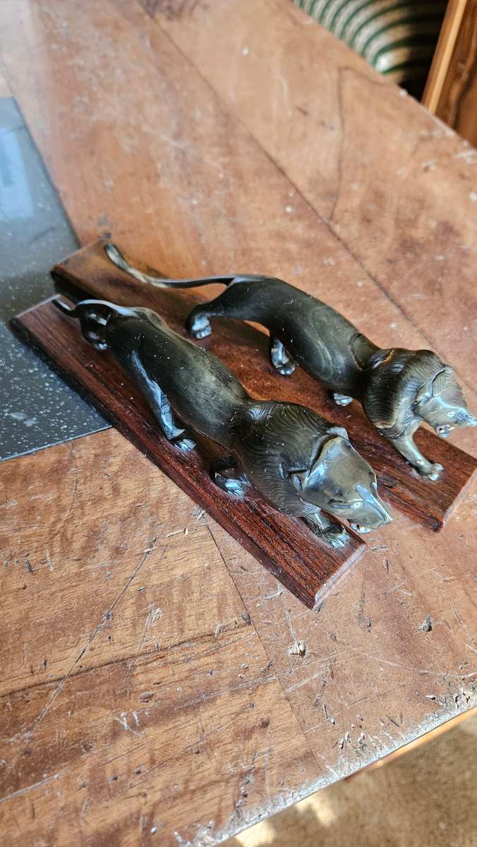 Beautiful Soap Stone Carvings On Wood