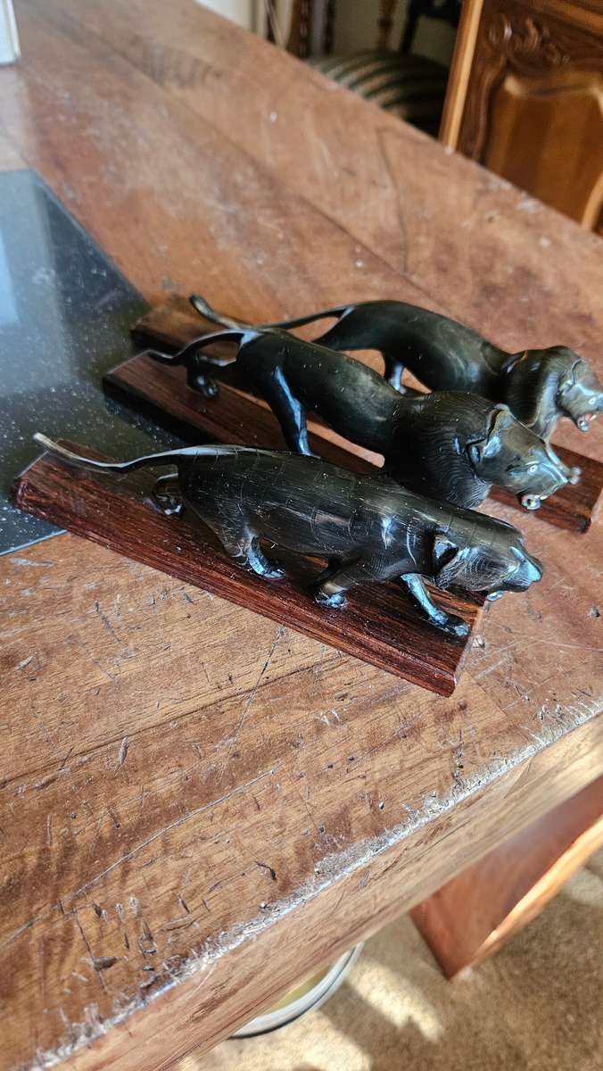 Beautiful Soap Stone Carvings On Wood